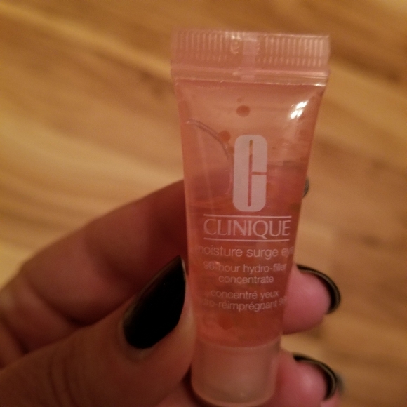 ๐BNIB Clinique Bundle - Picture 5 of 8